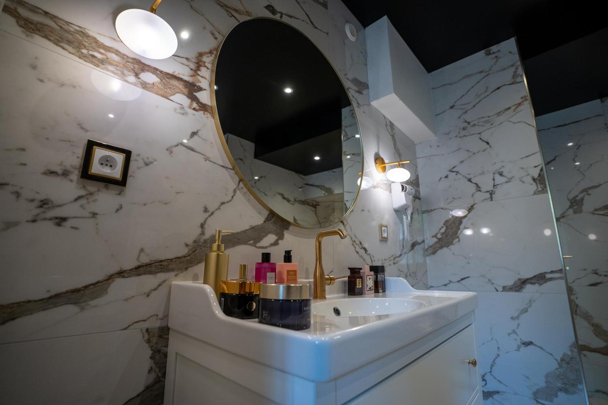 Appartement D'Exception Avec Jacuzzi ヴィルフランシュ・シュル・ソーヌ エクステリア 写真