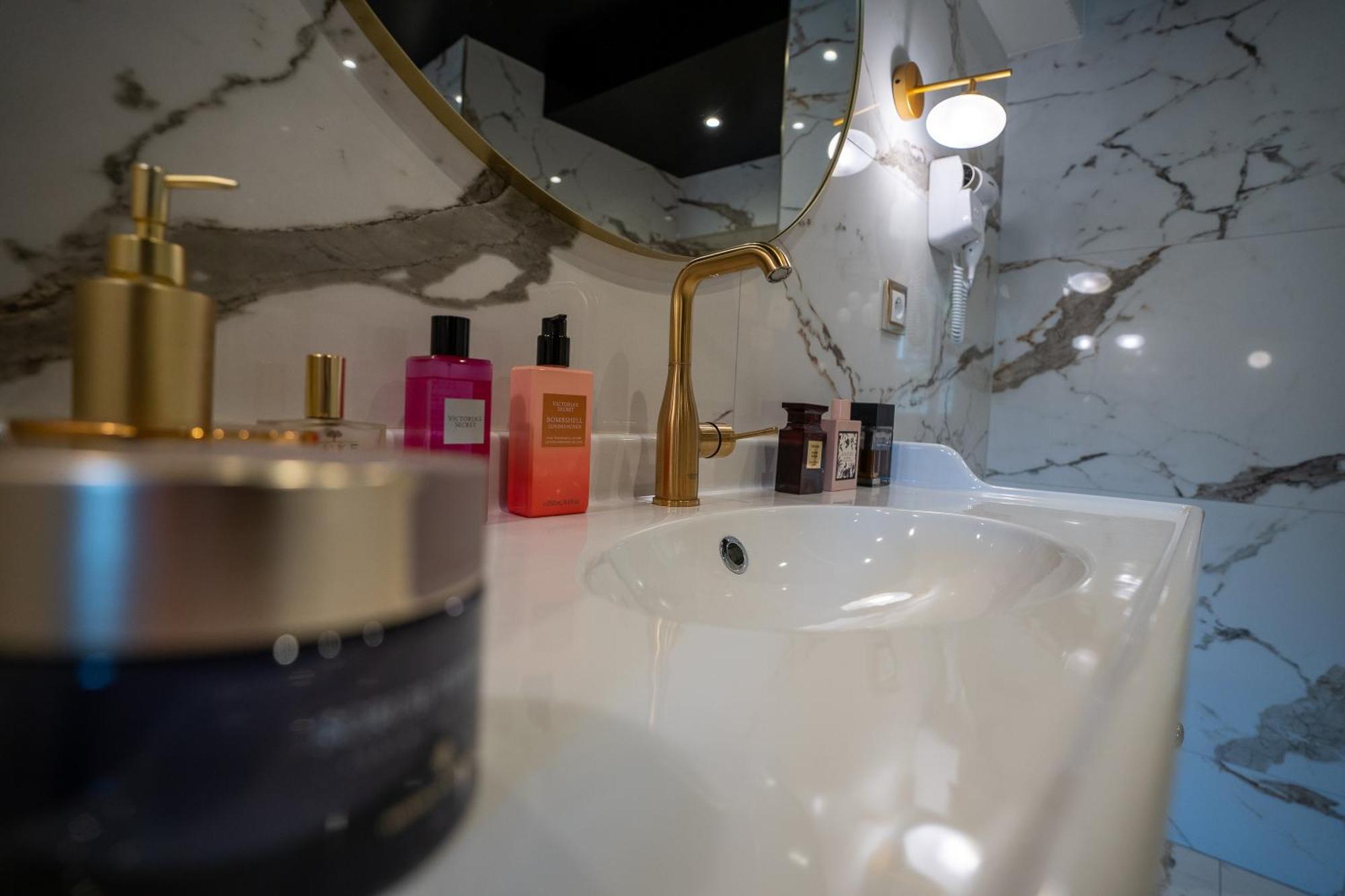 Appartement D'Exception Avec Jacuzzi ヴィルフランシュ・シュル・ソーヌ エクステリア 写真